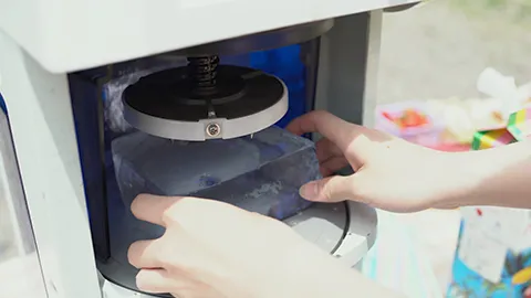 電動タイプ ブロックアイススライサー 初雪氷削機（業務用電動式かき氷機）